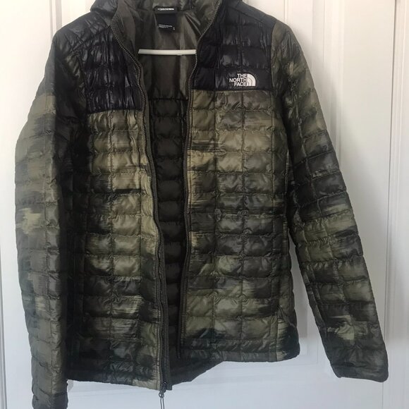 North Face Puffer Jacket - Picture 2 of 4